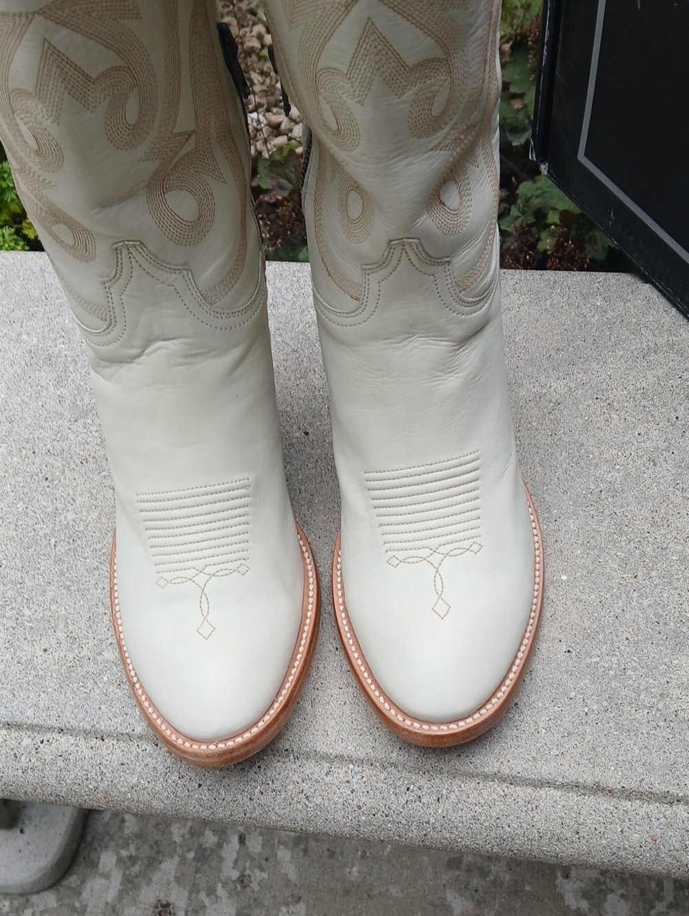 Lucchese Jasmine boots in Cream (Style M5146). Sz 9 - Picture 2 of 14